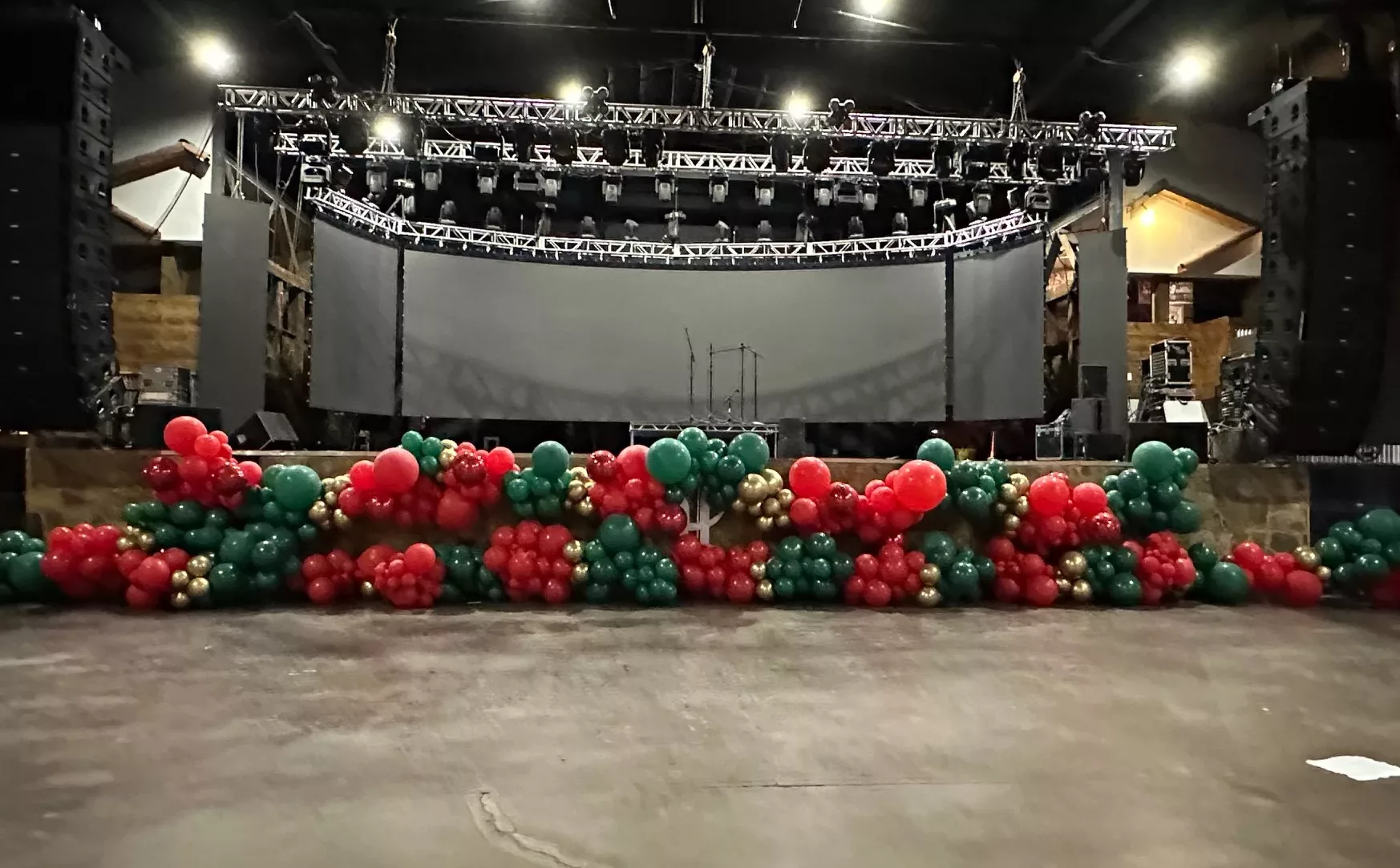 stage balloons st louis, balloon garland st louis, balloon pros st louis