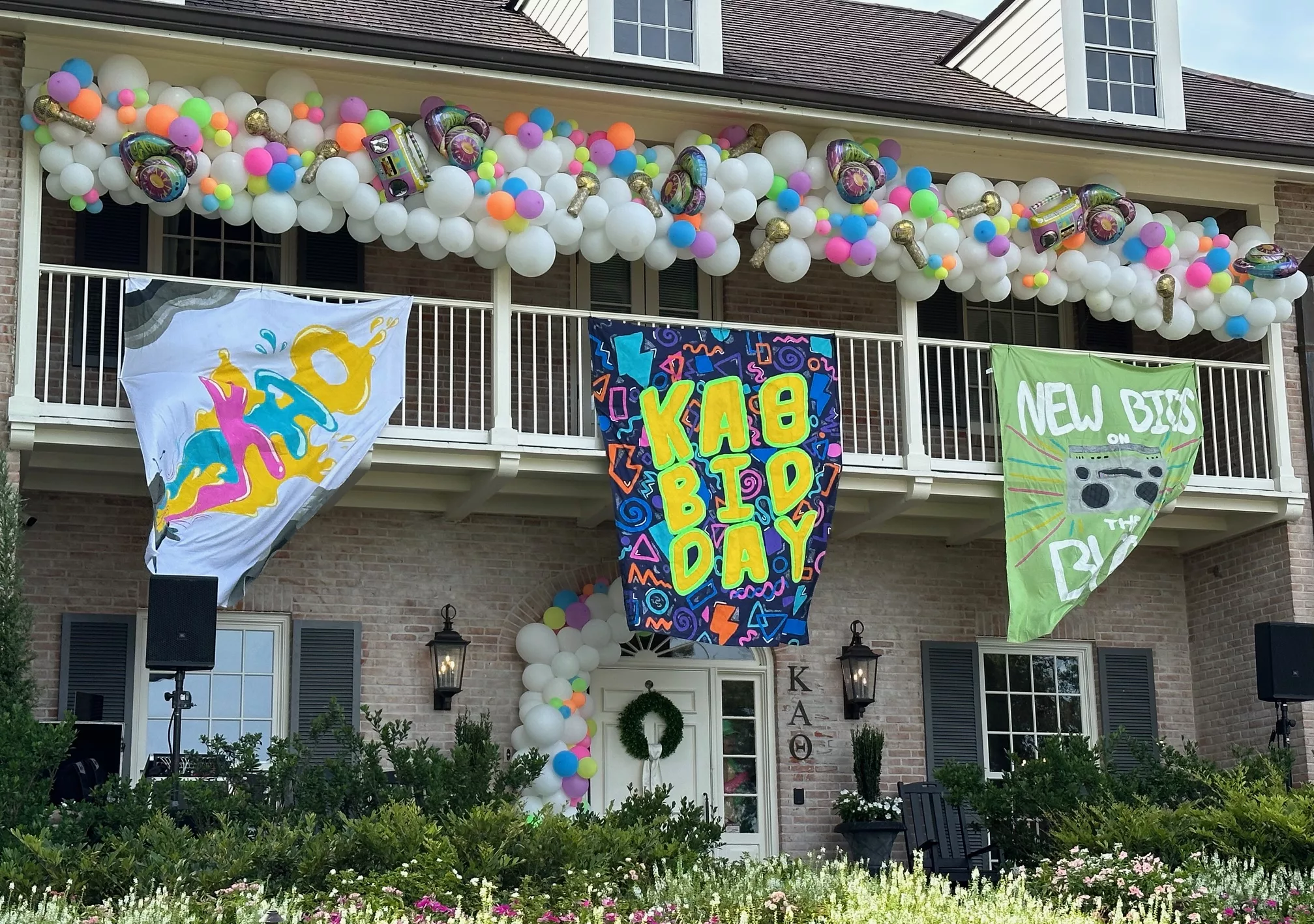 University balloons, pledge week balloons st louis, balloon garland st louis, balloon artist st louis