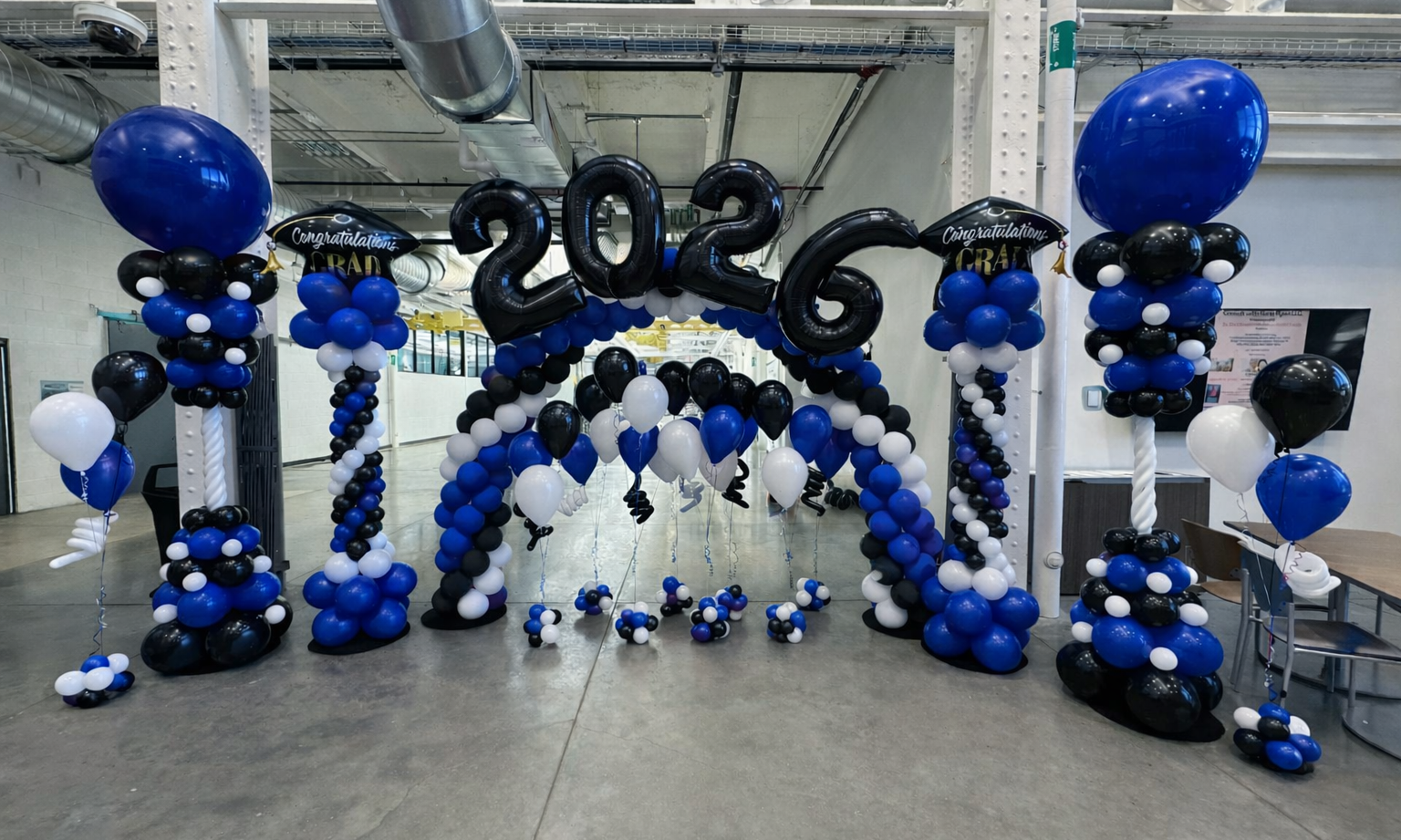 2026 graduation balloon decor in St. Louis with balloon arch, balloon columns, helium balloons, and photo-ready backdrop for school and private celebrations.