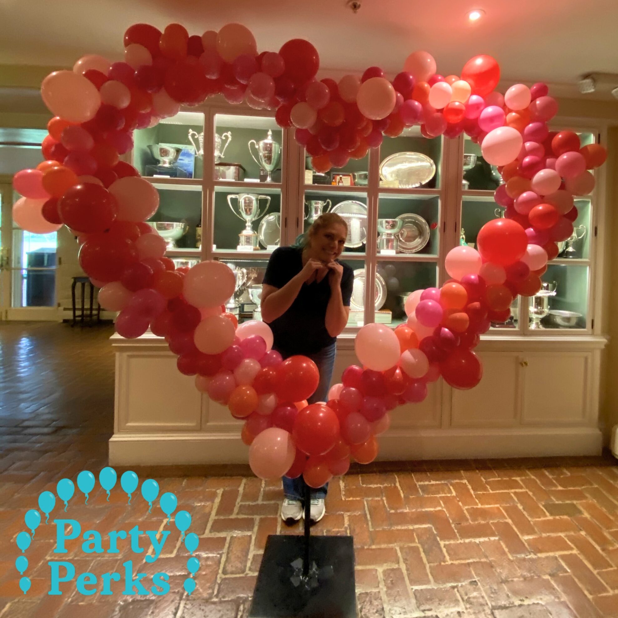 cropped-valentines-balloon-backdrop-st-louis-w-logo.jpg Valentine’s Day heart balloon backdrop with red and pink balloon decorations for photos at an event in the St. Louis area created by Party Perks.